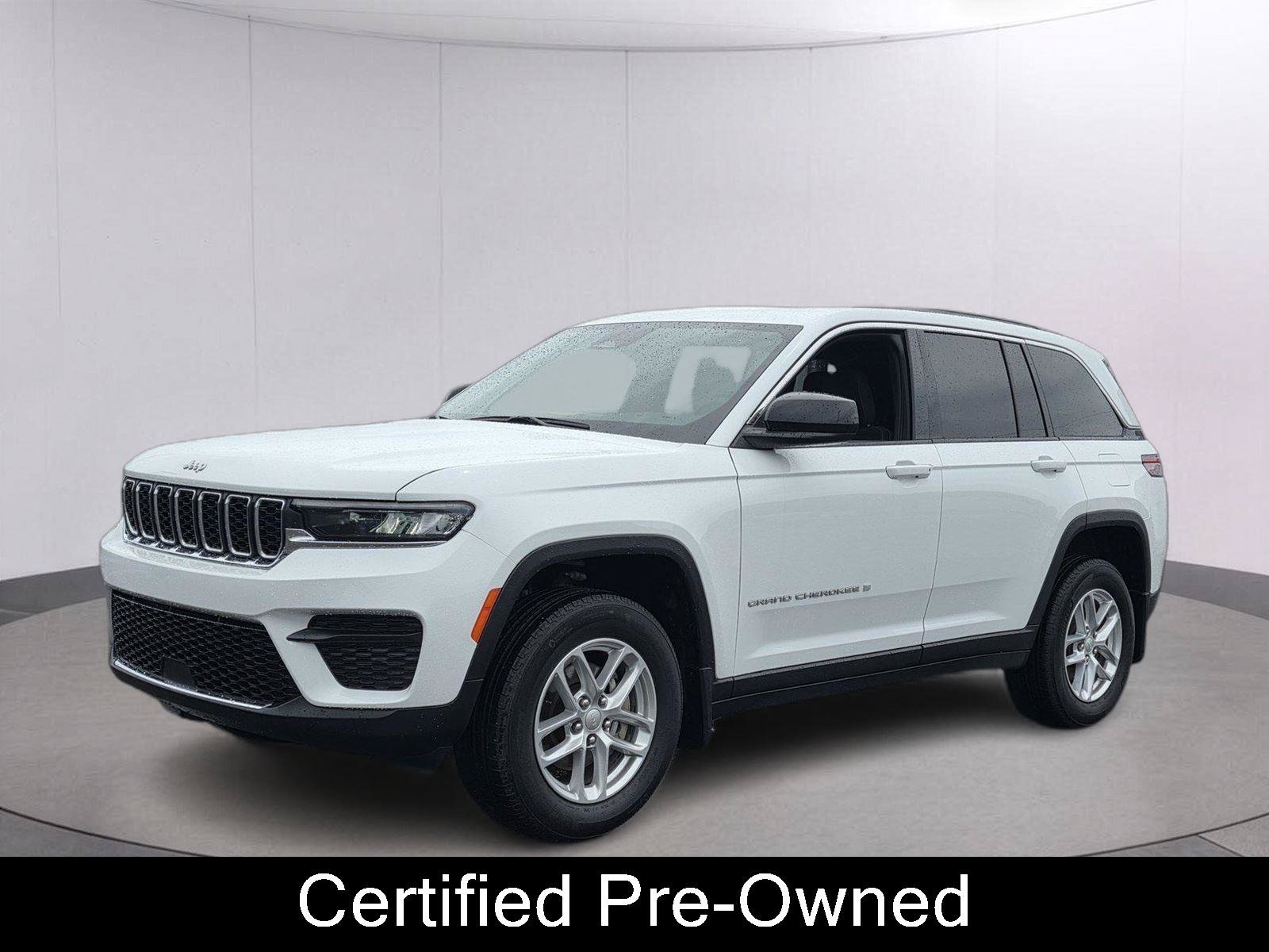 Certified 2025 Jeep Grand Cherokee Laredo X w/ Luxury Tech Group I AWD/4WD video 1
