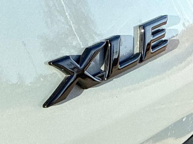 Used 2025 Toyota Sienna XLE Woodland Edition image 10