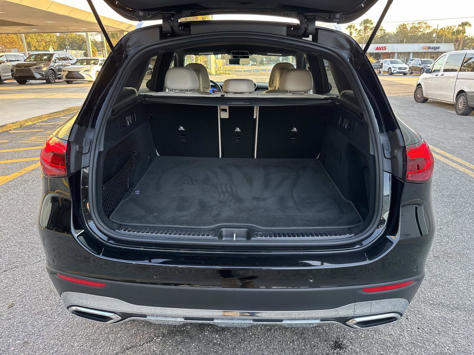 Used 2024 Mercedes-Benz GLC 300 4MATIC image 11