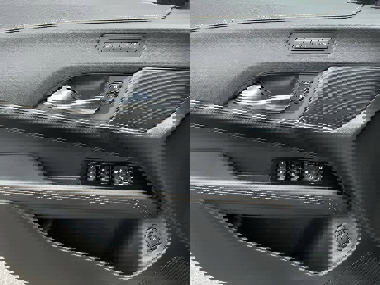 Used 2023 Cadillac CT4 Sport w/ Technology Package image 32