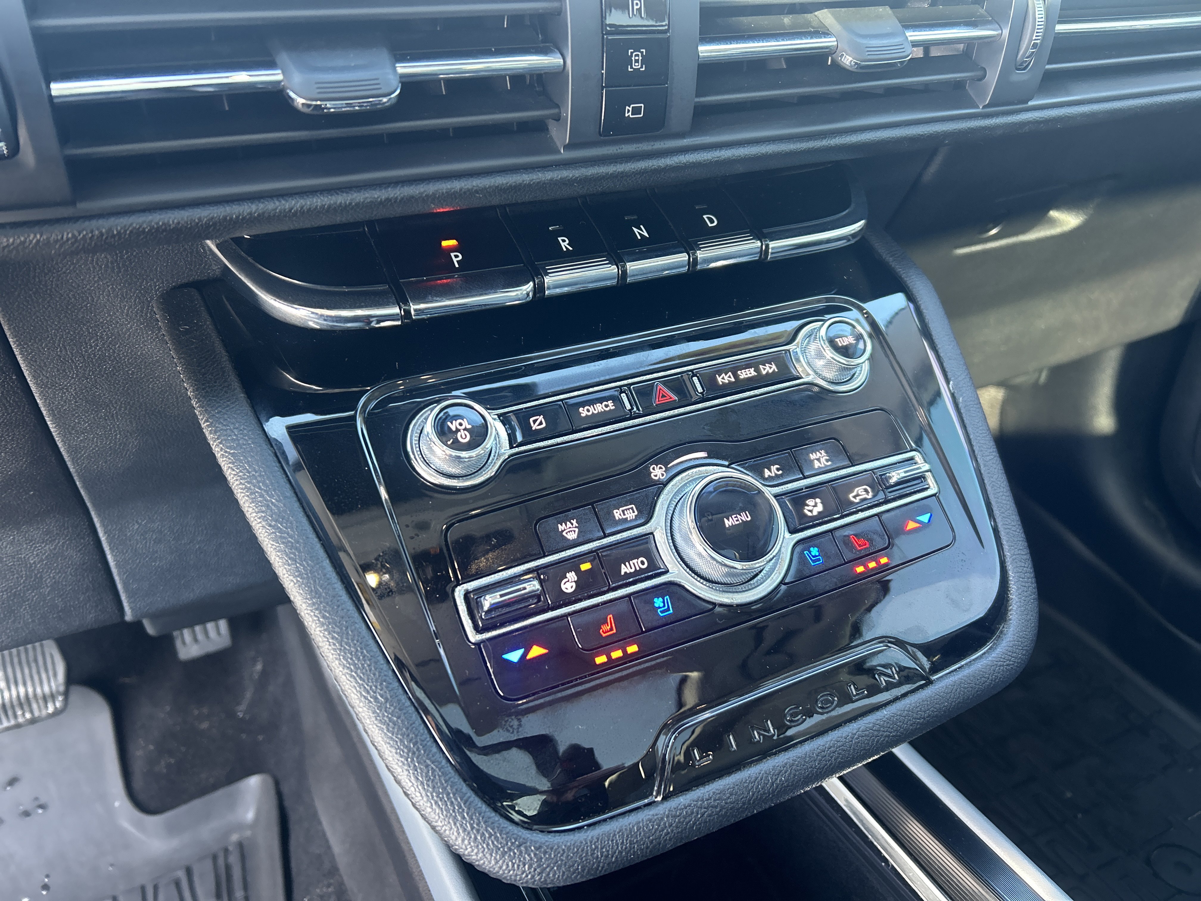 Used 2021 Lincoln Corsair Reserve w/ Equipment Group 201A image 19