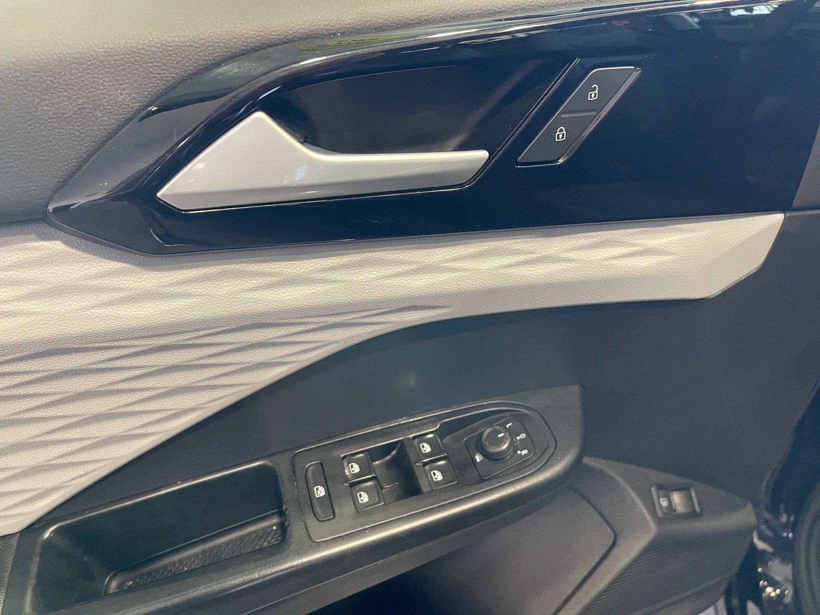 Used 2022 Volkswagen Taos S image 24