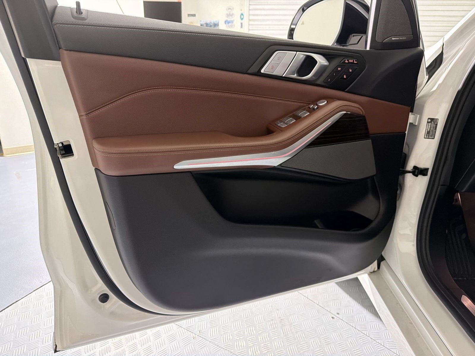 Used 2020 BMW X7 xDrive40i w/ Premium Package AWD/4WD image 14