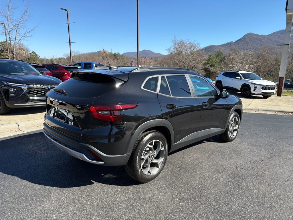 New 2025 Chevrolet Trax LT w/ Sunroof Package image 3
