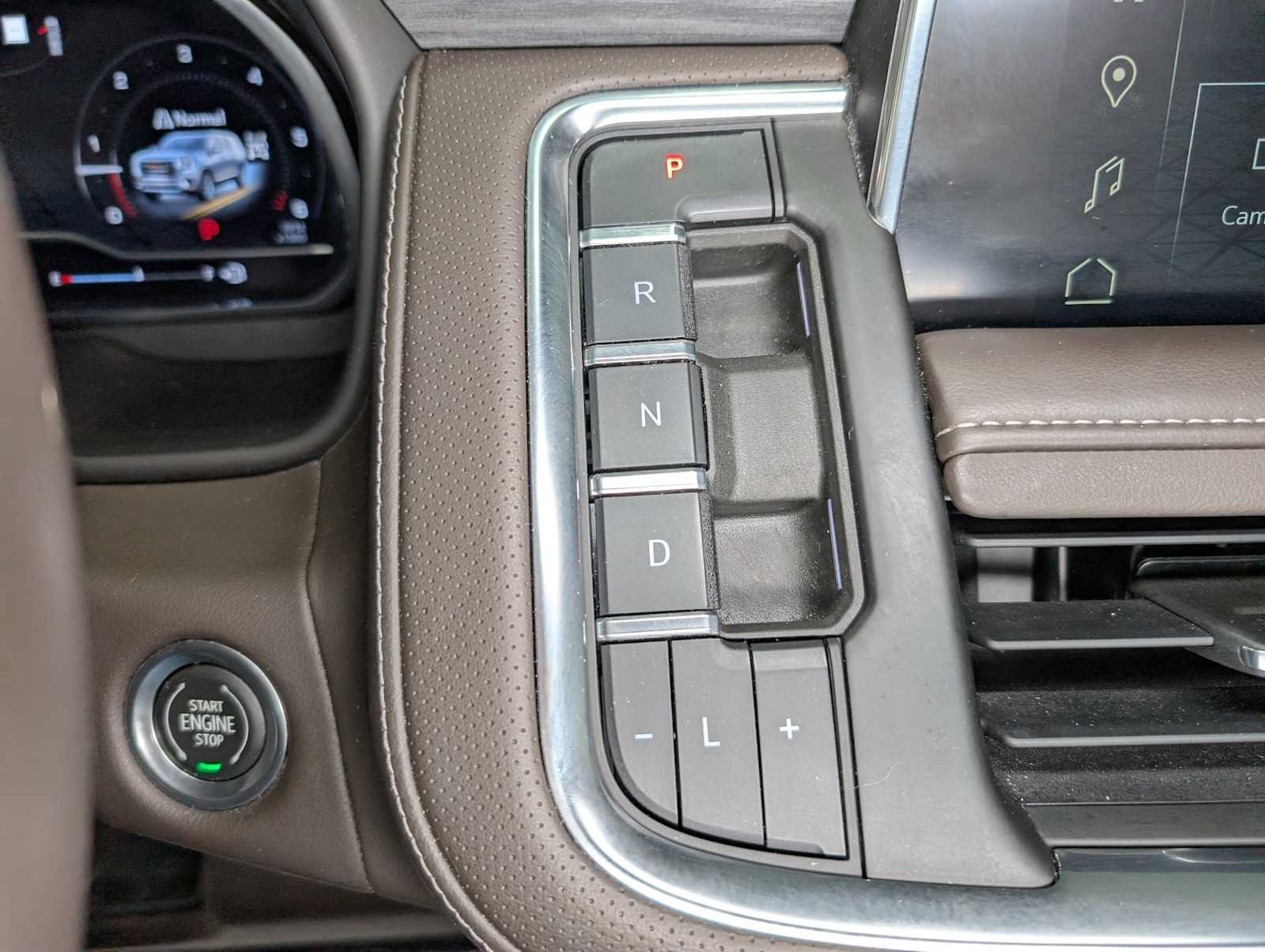 Certified 2022 GMC Yukon SLT w/ SLT Premium Package AWD/4WD image 34