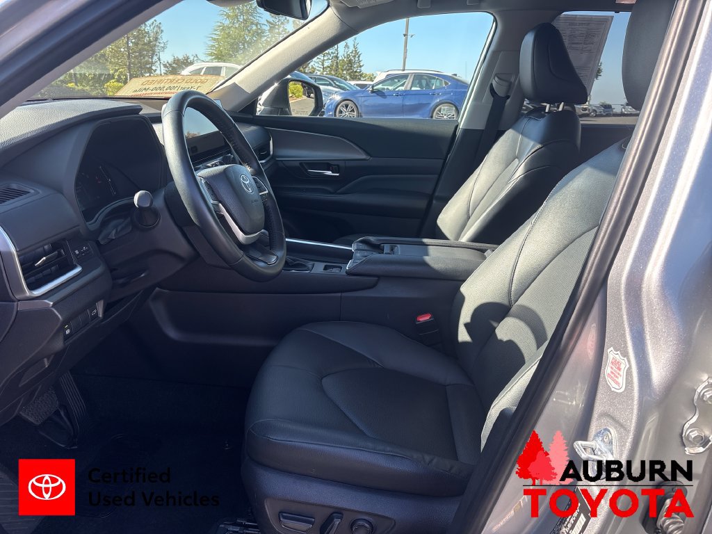 Used 2025 Toyota Grand Highlander AWD image 12