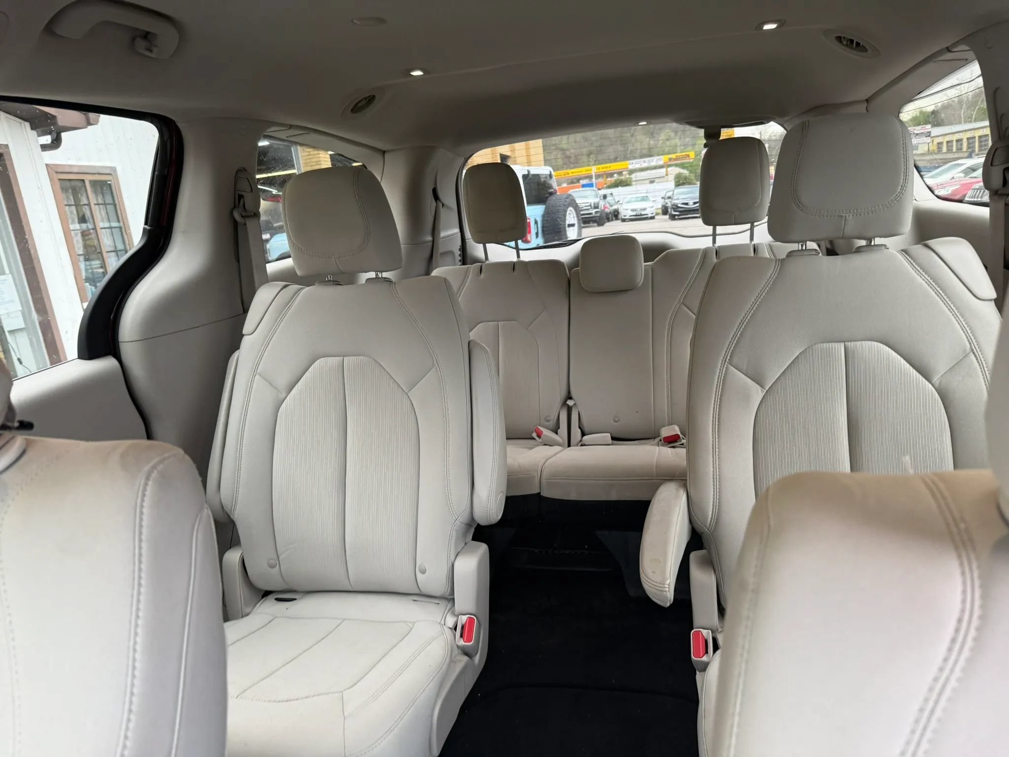 Used 2017 Chrysler Pacifica Touring FWD image 13