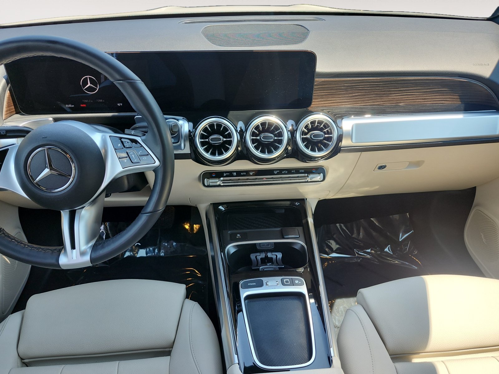 Used 2025 Mercedes-Benz GLB 250 4MATIC image 11