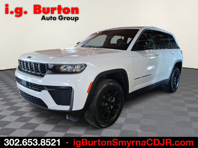 New 2026 Jeep Grand Cherokee Altitude AWD/4WD image 2
