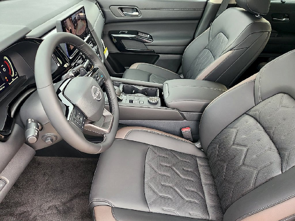 New 2026 Nissan Pathfinder Platinum AWD/4WD image 13