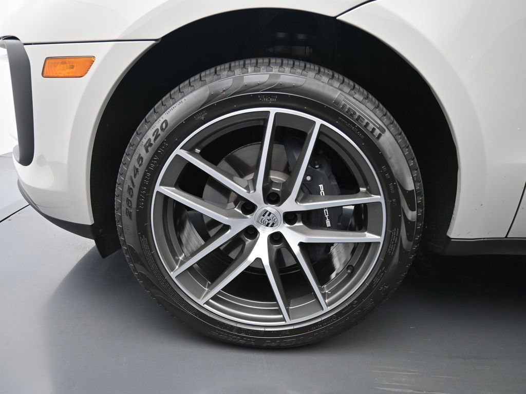 Certified 2026 Porsche Macan Turbo AWD/4WD image 9