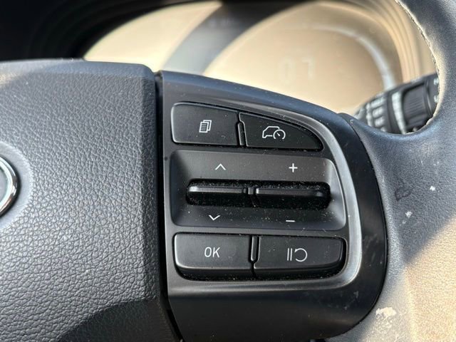 Used 2023 Hyundai Venue SEL image 16