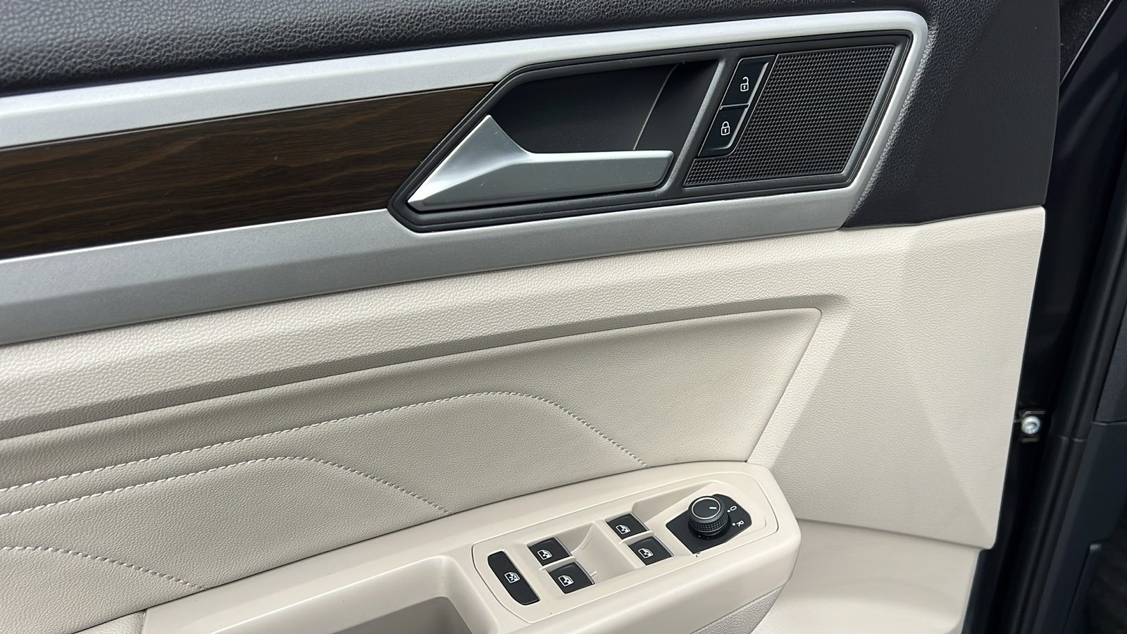 Used 2022 Volkswagen Atlas SE image 17