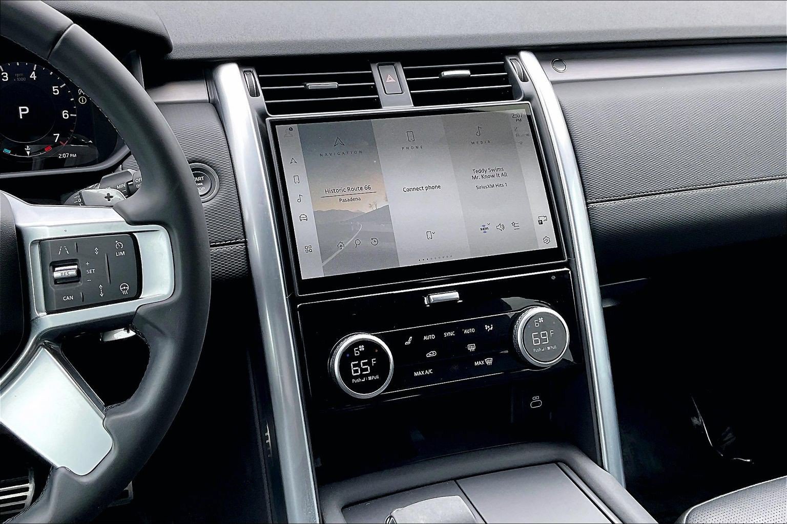 Certified 2025 Land Rover Discovery Dynamic SE AWD/4WD image 6
