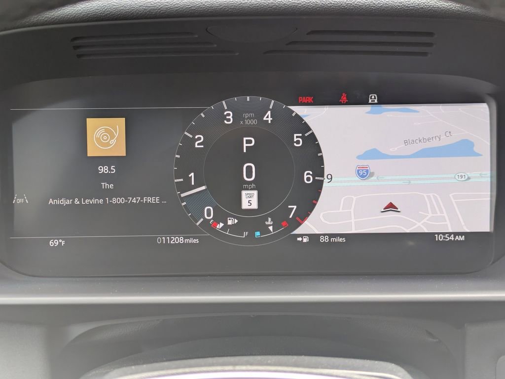 Certified 2025 Land Rover Discovery S image 31