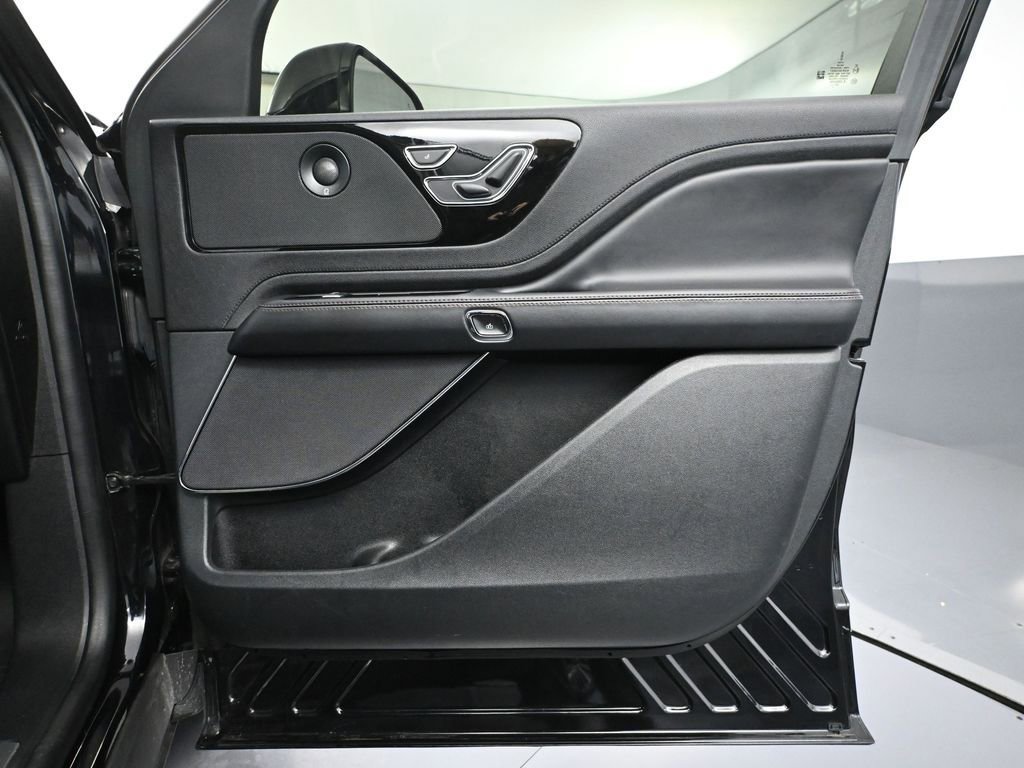 Used 2023 Lincoln Aviator Reserve w/ Class IV Trailer Tow Package image 51