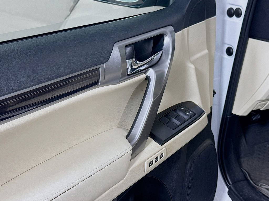 Used 2023 Lexus GX 460 Luxury w/ Accessory Package image 18