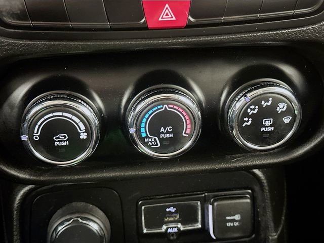 Used 2015 Jeep Renegade Latitude image 23