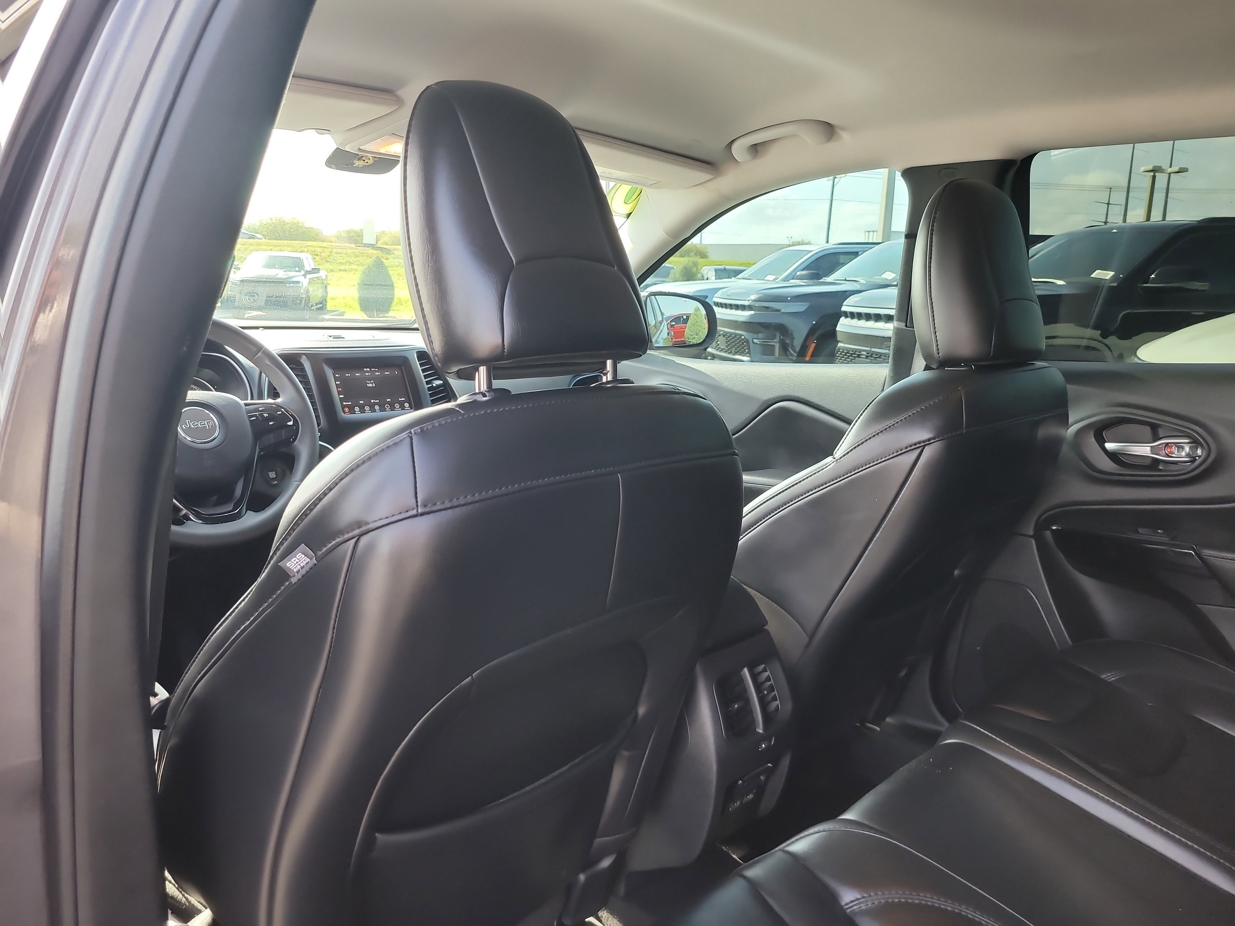 Used 2020 Jeep Cherokee Latitude Plus image 12