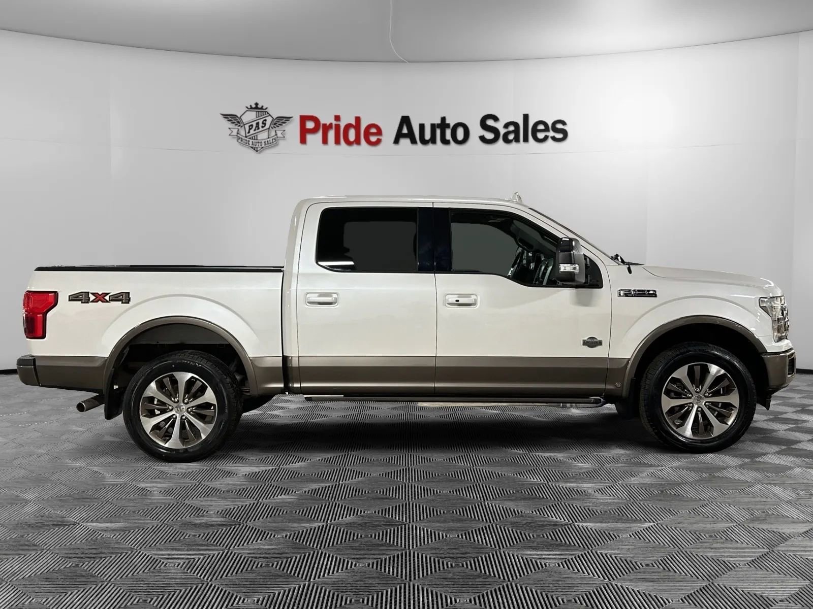 Used 2018 Ford F150 King Ranch w/ Equipment Group 601A Luxury AWD/4WD image 12