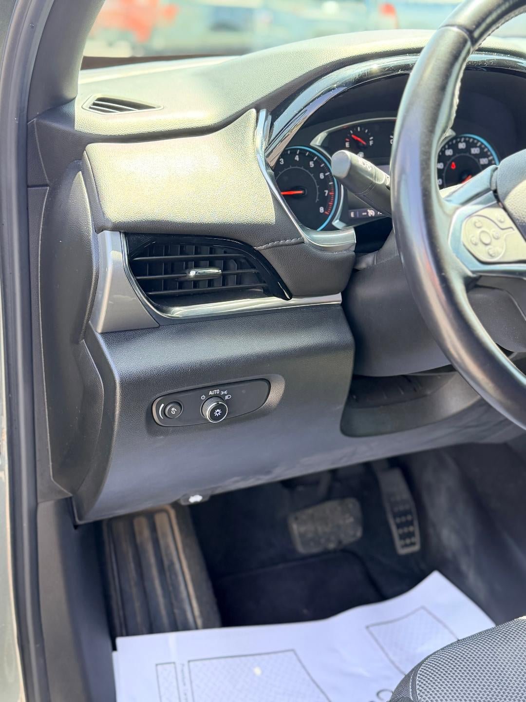 Used 2022 Chevrolet Traverse LT FWD image 14