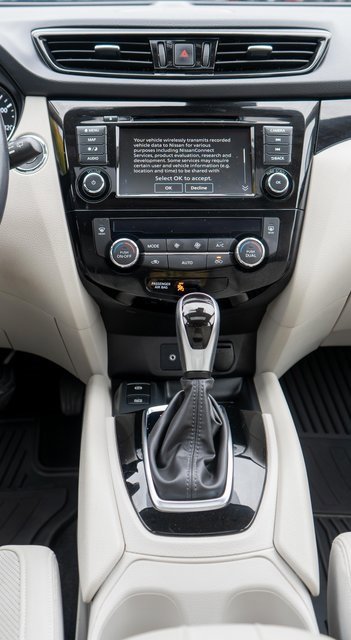 Used 2022 Nissan Rogue Sport SL w/ Premium Package image 17