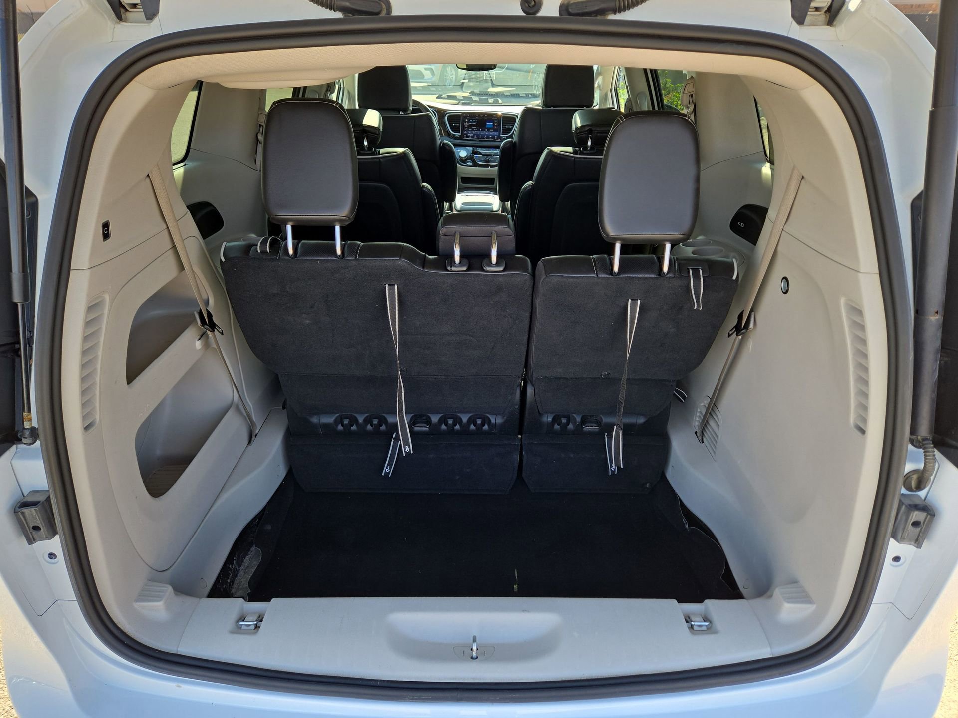 Used 2023 Chrysler Pacifica Limited image 12