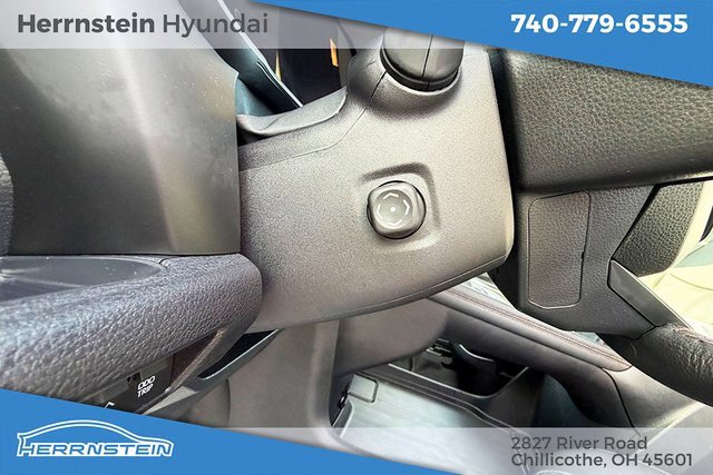 Used 2025 Toyota Sienna Platinum image 24