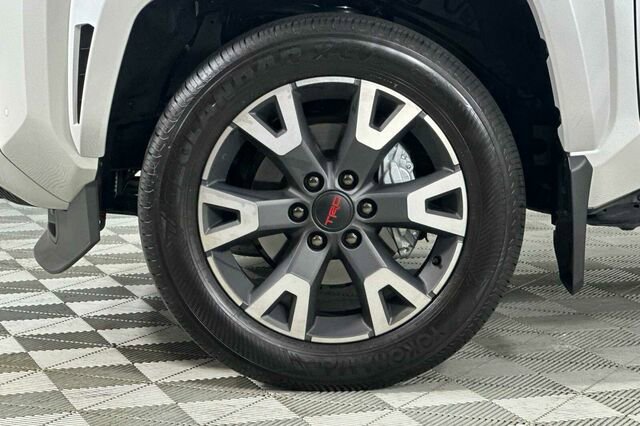 Used 2025 Toyota 4Runner 4WD image 32