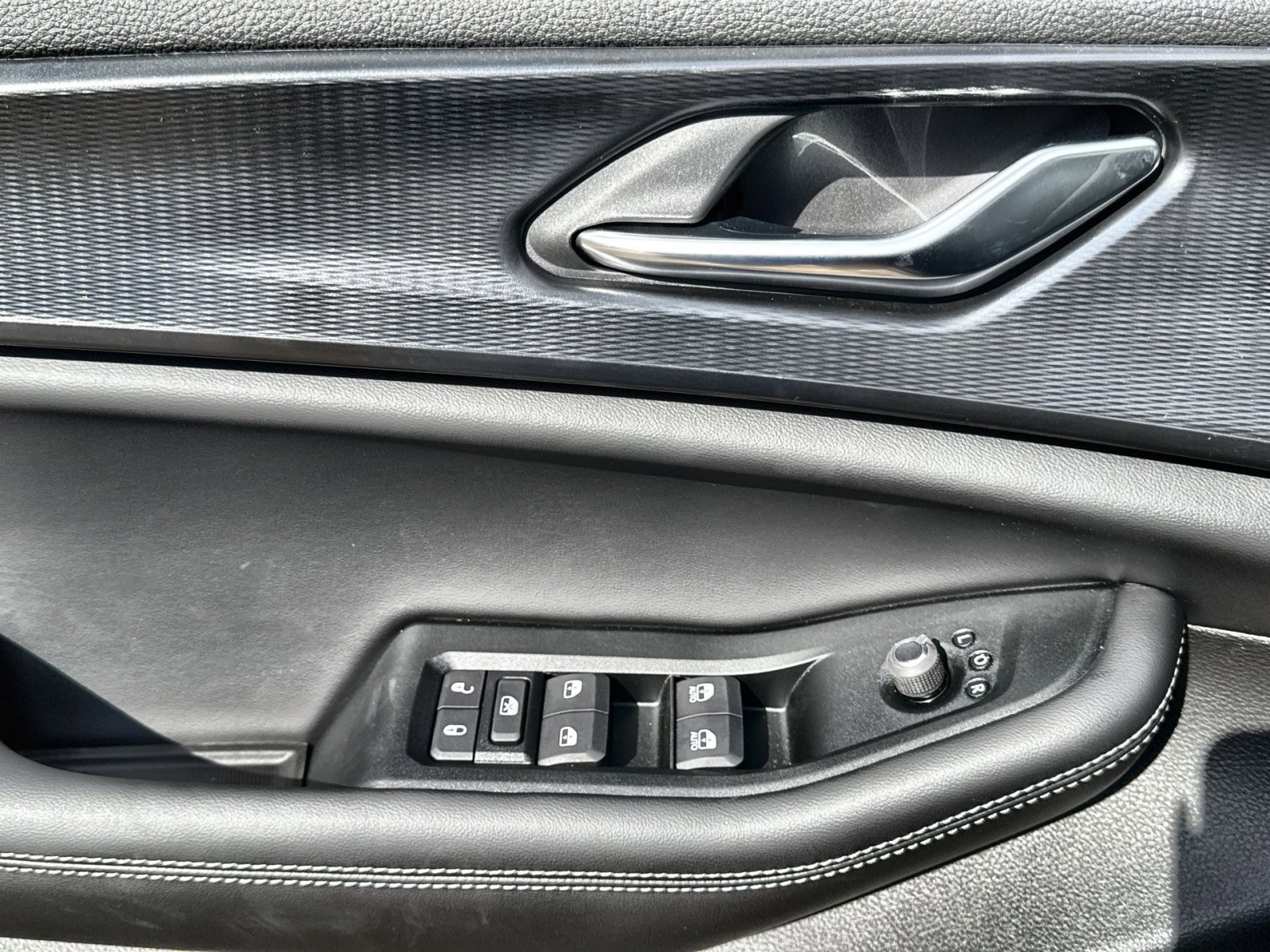 New 2025 Jeep Grand Cherokee Altitude image 15