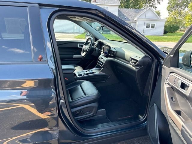 Certified 2023 Ford Explorer XLT w/ Equipment Group 202A AWD/4WD image 4