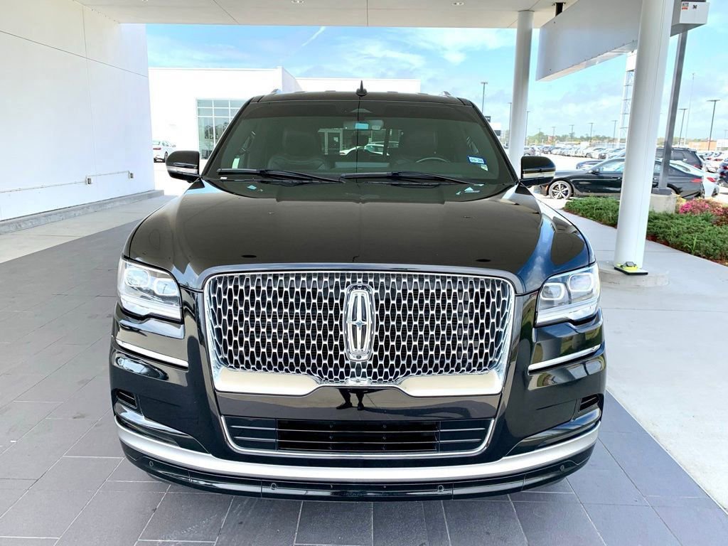Used 2024 Lincoln Navigator L Premiere image 2