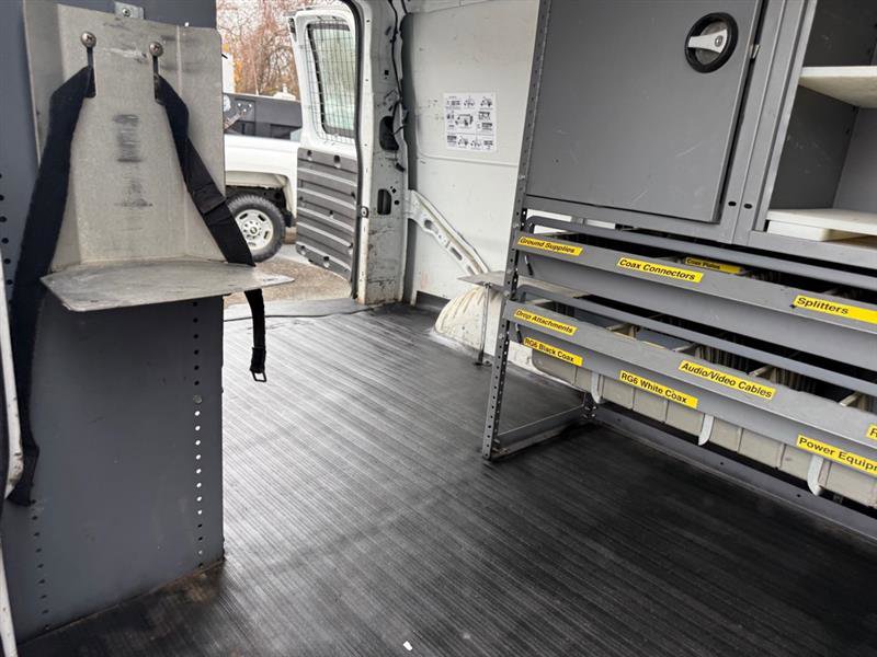 Used 2011 Chevrolet Express 2500 image 29