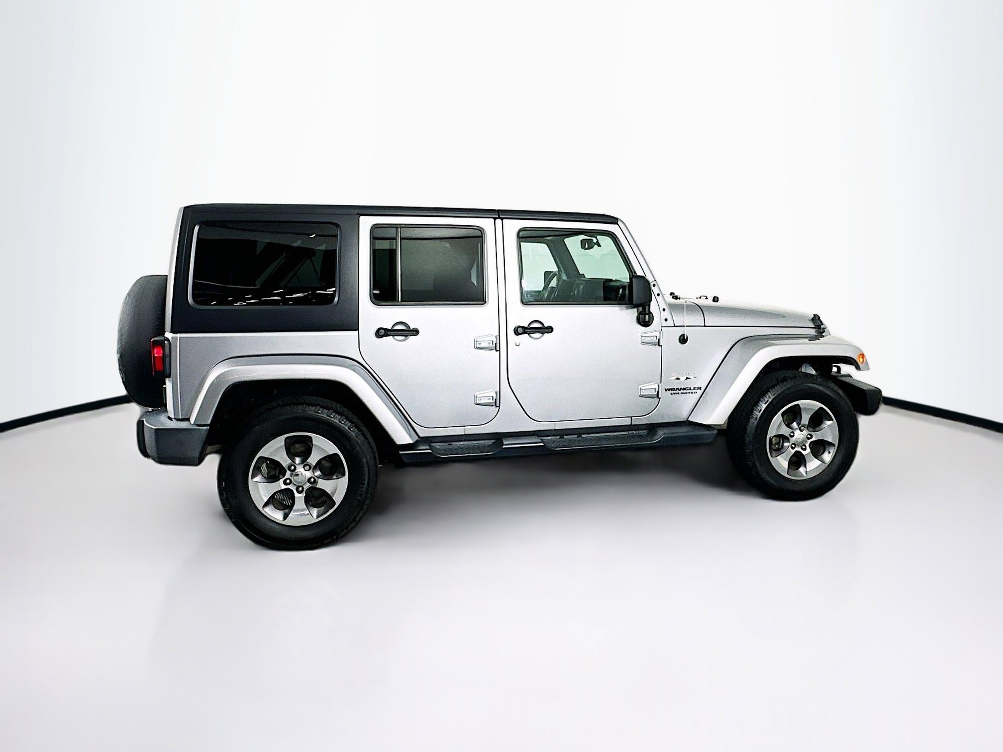 Used 2016 Jeep Wrangler Unlimited Sahara w/ Connectivity Group image 10