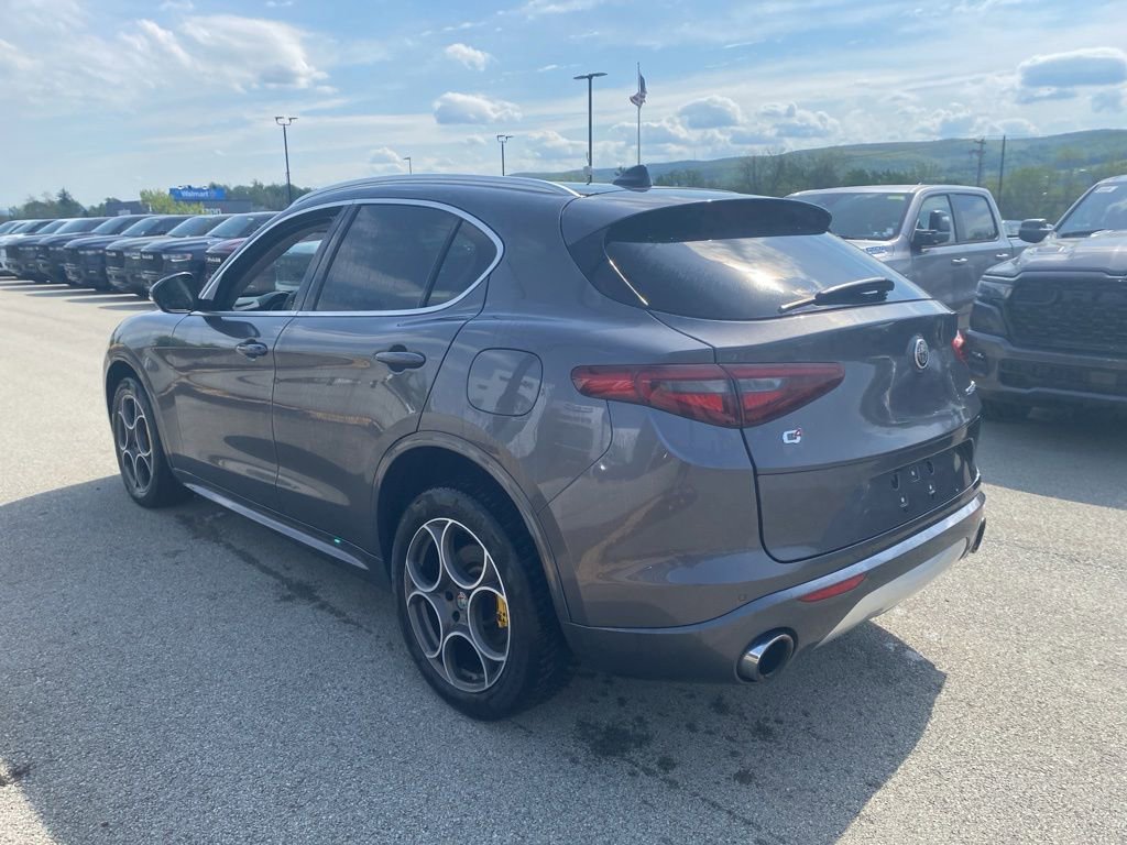 Used 2020 Alfa Romeo Stelvio Ti w/ Active Blind Spot Package AWD/4WD image 4