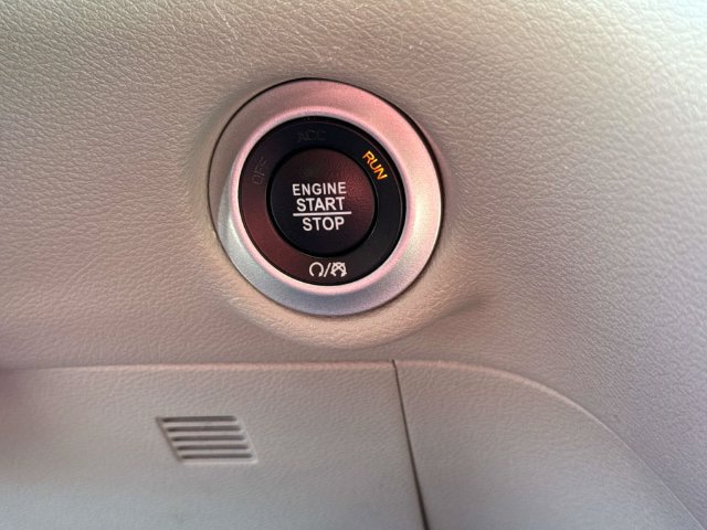 Used 2024 Chrysler Pacifica Touring-L FWD image 23