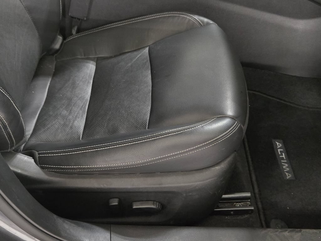 Used 2023 Nissan Altima 2.5 SL FWD image 21