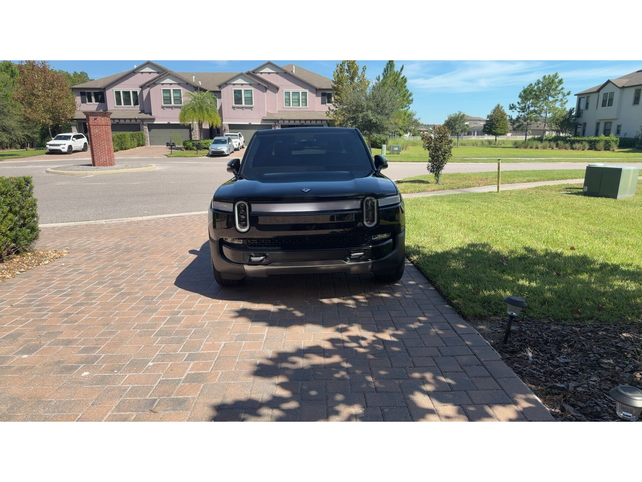 Used 2023 Rivian R1T Adventure Dual AWD/4WD image 8