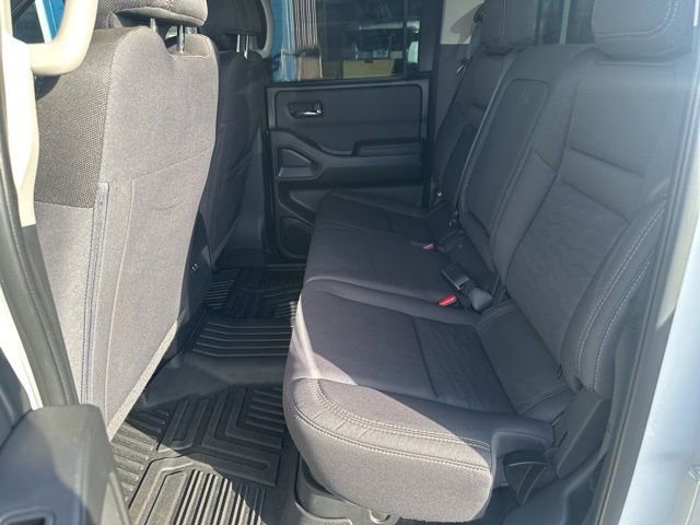 Used 2024 Nissan Frontier SV image 8