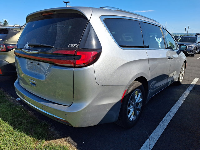 Used 2021 Chrysler Pacifica Touring-L FWD image 6