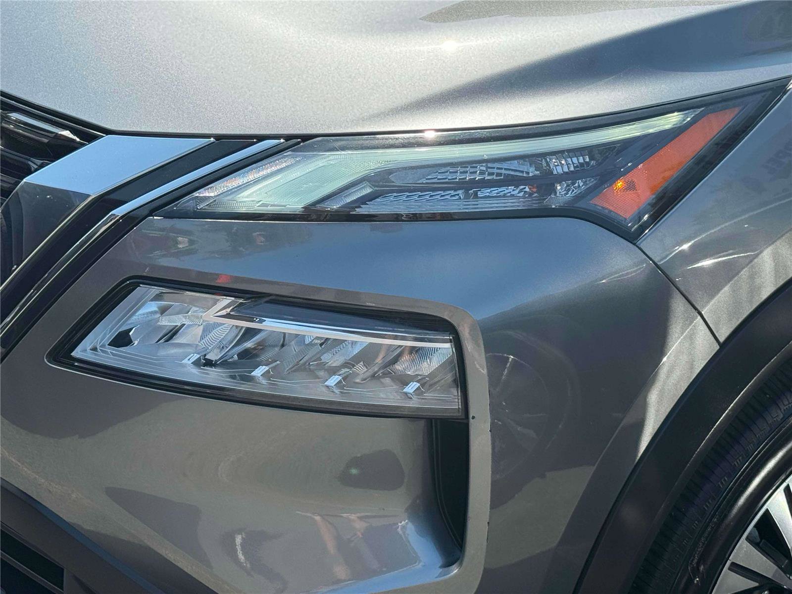 Used 2023 Nissan Rogue SV image 9