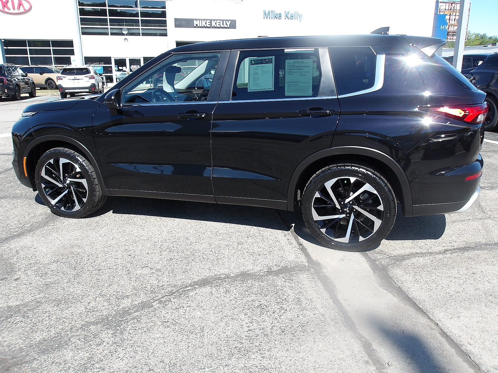 Used 2023 Mitsubishi Outlander SE AWD/4WD image 4