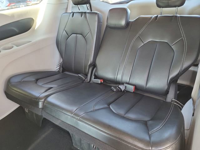 Used 2024 Chrysler Pacifica Touring-L image 24