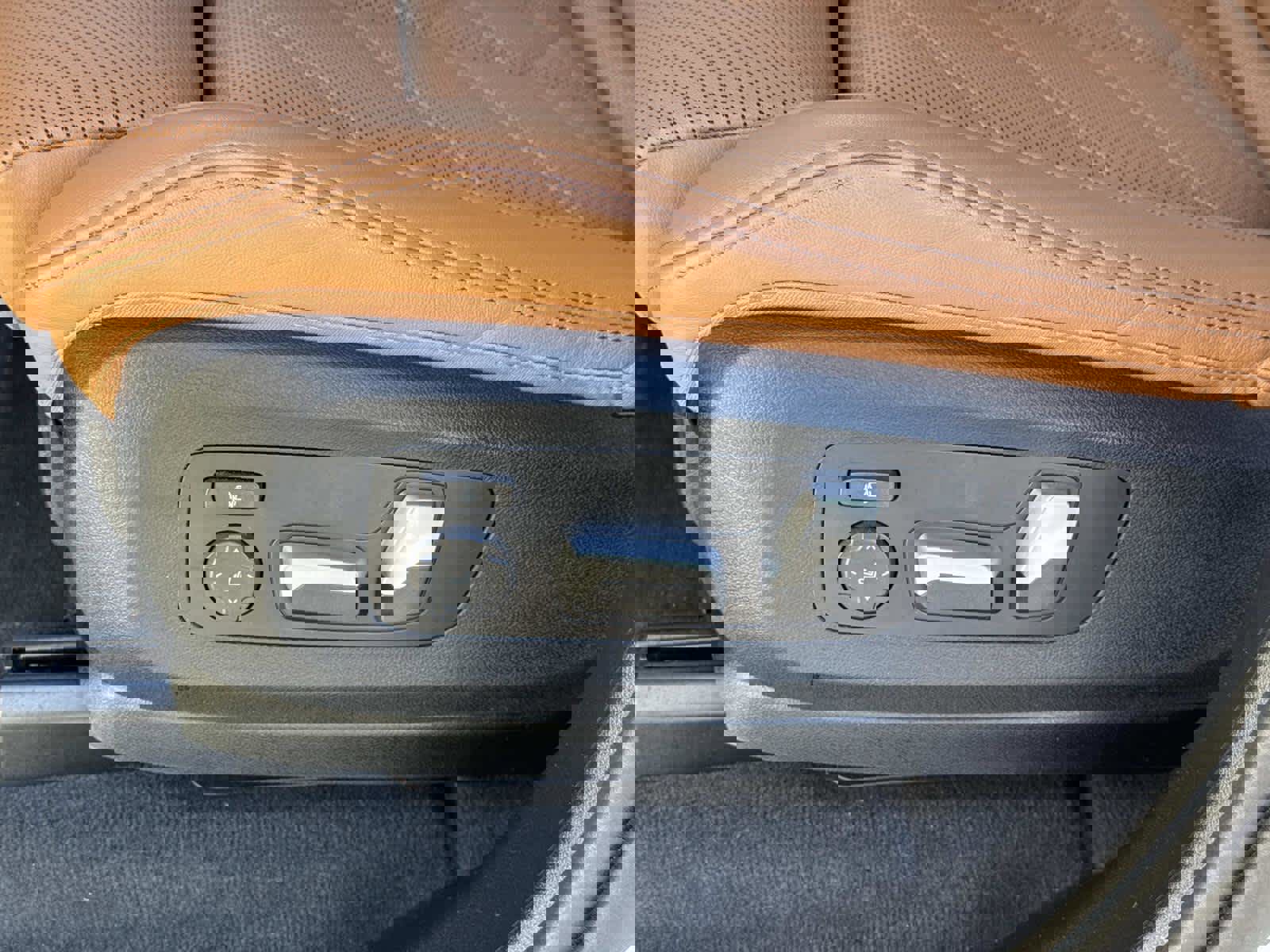 Certified 2025 BMW X5 sDrive40i w/ Parking Assistance Package image 21