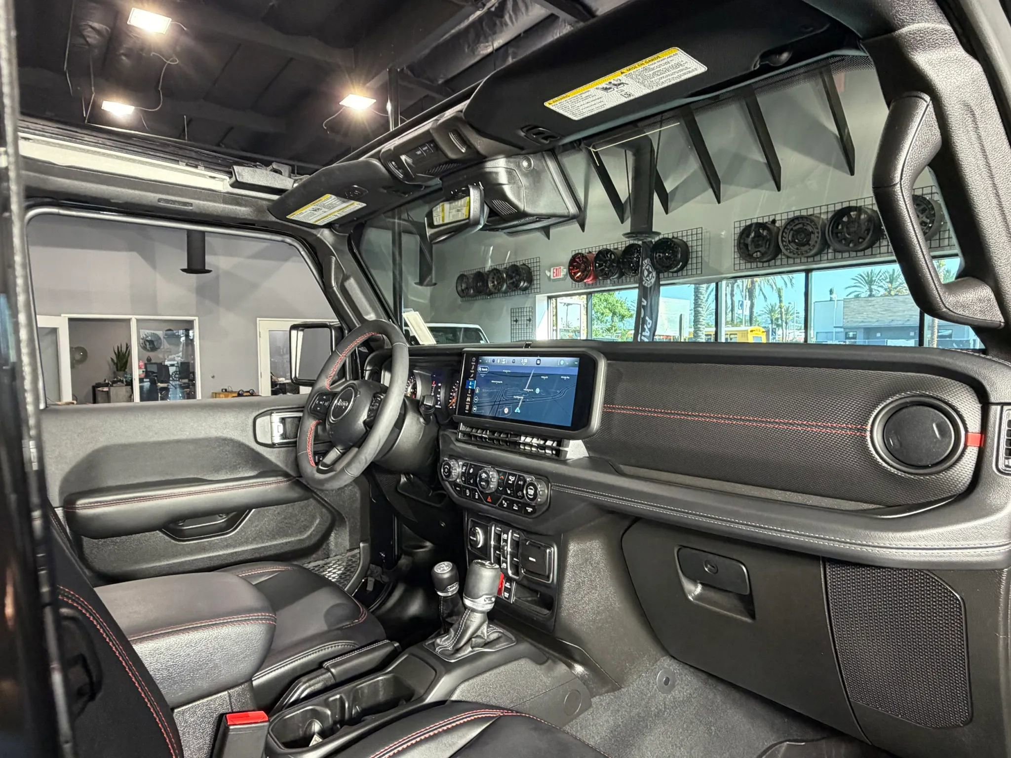 Used 2024 Jeep Wrangler Unlimited Rubicon image 28