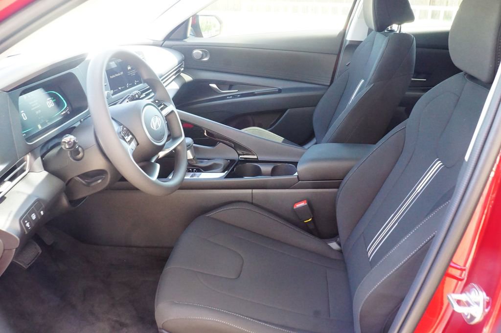 New 2025 Hyundai Elantra Blue image 18