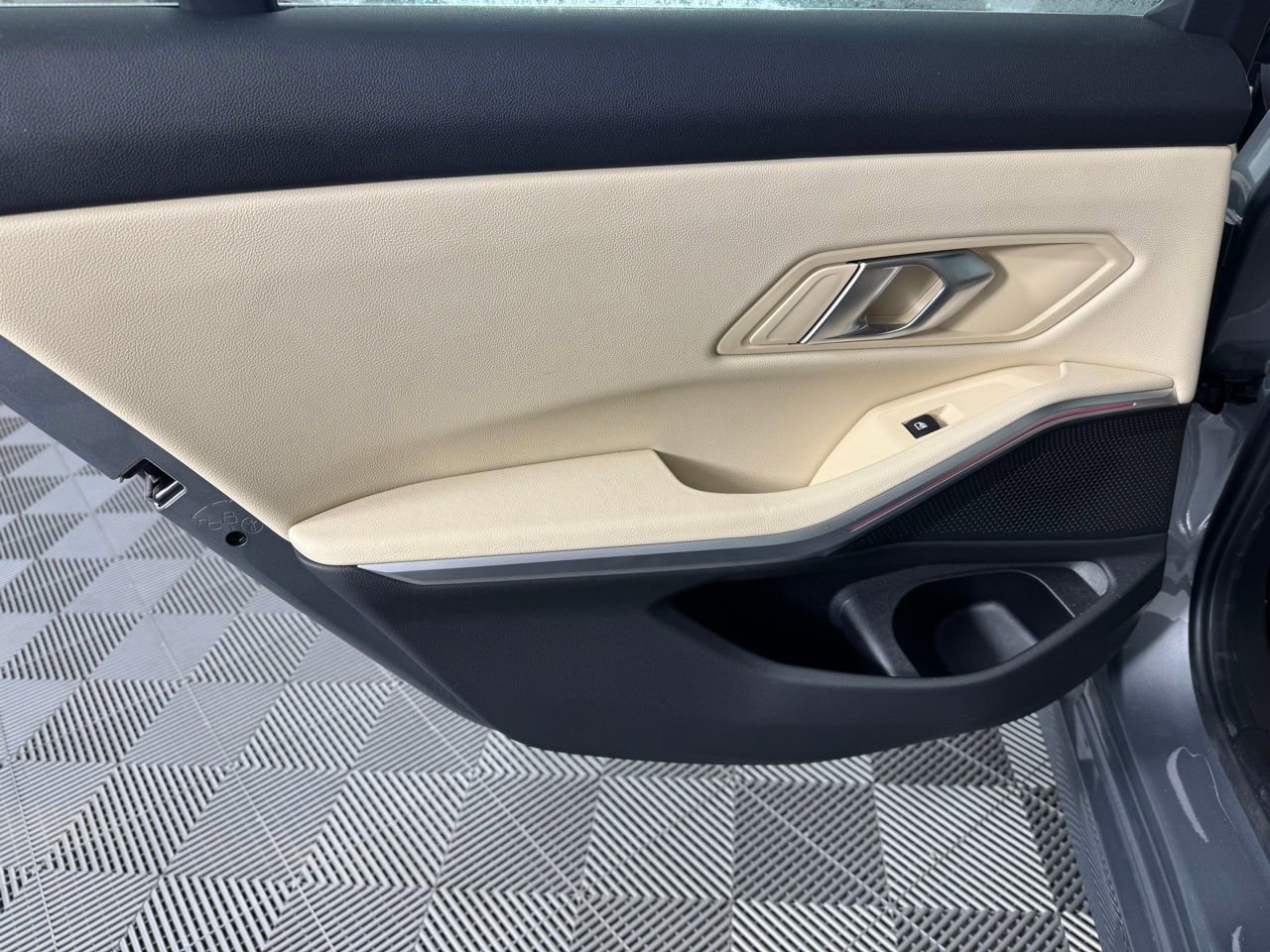 Used 2024 BMW 330i xDrive Sedan w/ Convenience Package image 22