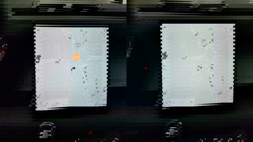 Used 2025 Land Rover Defender 90 S image 18