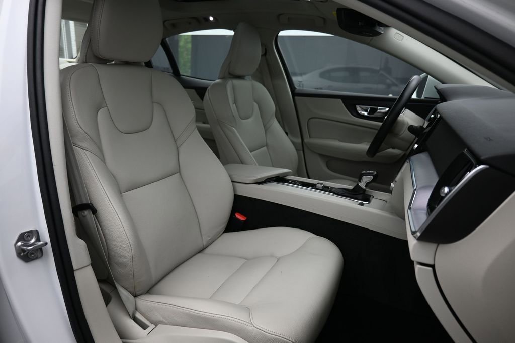 Used 2019 Volvo S60 T5 Momentum w/ Premium Package FWD image 26