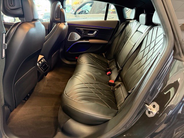 Used 2022 Mercedes-Benz EQS 580 4MATIC Sedan image 19